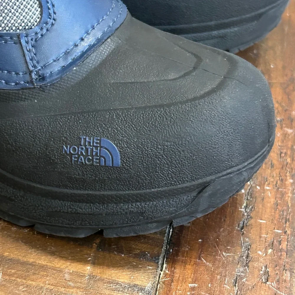 The North Face Alpenglow Waterproof Insulated Snow Boots Boys US 5 ThermaFelt